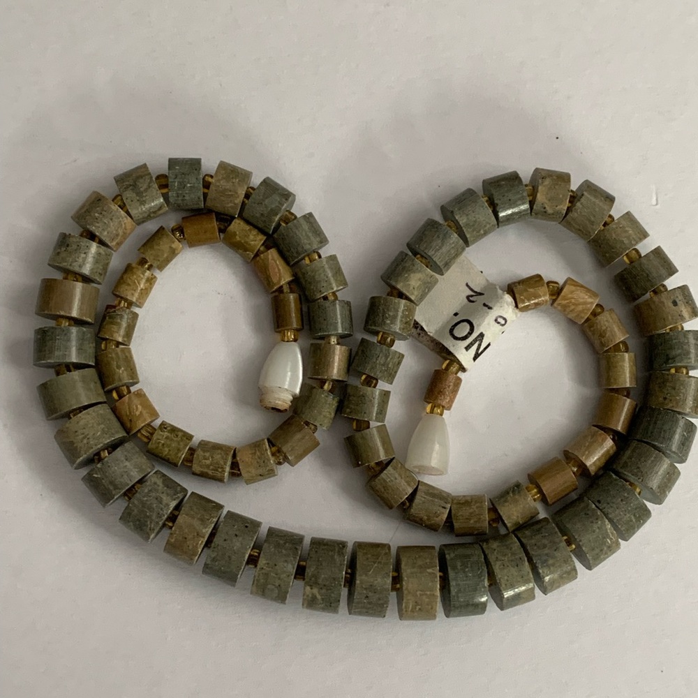 New vintage stone or ceramic beaded necklace 202 tag